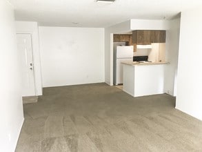 Shadow Pines in Tampa, FL - Building Photo - Building Photo
