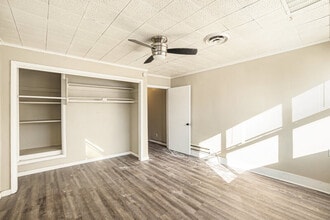 3512 Dodge St in Omaha, NE - Building Photo - Building Photo