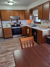 1242 Primrose Ln in Neenah, WI - Building Photo - Building Photo