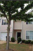 2406 Brianna Dr in Hampton, GA - Building Photo