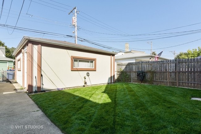 5600 N Marmora Ave, Unit 1 in Chicago, IL - Building Photo - Building Photo