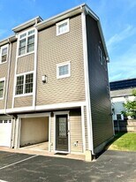 26 Floyd St in Waltham, MA - Building Photo