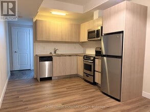 335 College St in Toronto, ON - Building Photo - Building Photo