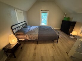 405 Carrier St NE in Grand Rapids, MI - Building Photo