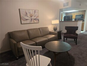 1909 Mountain Hills Ct, Unit 205 in Las Vegas, NV - Building Photo - Building Photo