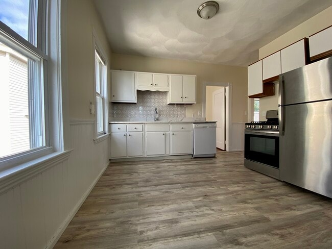 10 Belknap St, Unit 3 in Somerville, MA - Building Photo - Building Photo