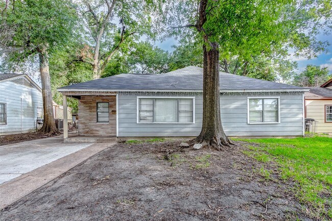7531 Dixie Dr in Houston, TX - Foto de edificio - Building Photo