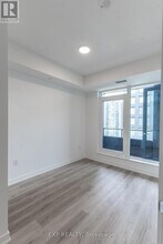 395 Square One Dr in Mississauga, ON - Building Photo - Building Photo