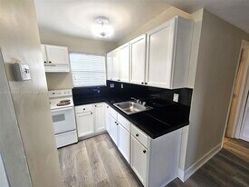 10790 SW 46th St in Miami, FL - Building Photo