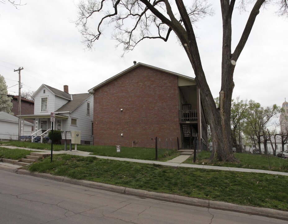 711 S 19th St in Lincoln, NE - Building Photo