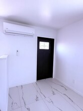 3992 Massachusetts Ave-Unit -B in La Mesa, CA - Building Photo - Building Photo