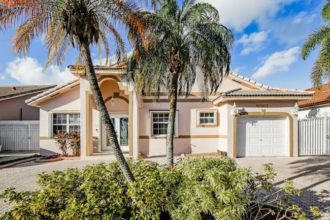 9018 NW 148th St in Miami Lakes, FL - Building Photo - Building Photo