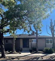 3814 S Bronson Ave in Los Angeles, CA - Building Photo