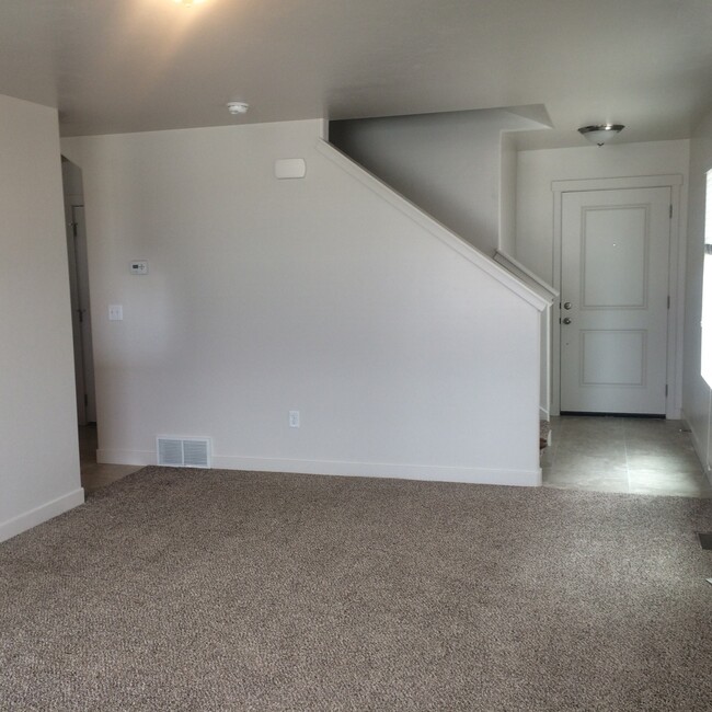 670 Gallant Dr in Bluffdale, UT - Building Photo - Building Photo