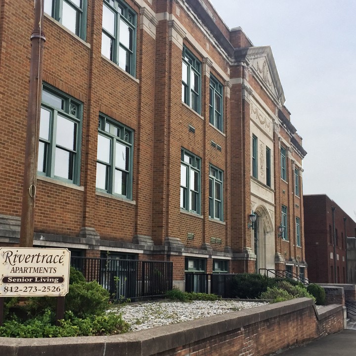 Rivertrace Senior Apartments in Madison, IN - Foto de edificio