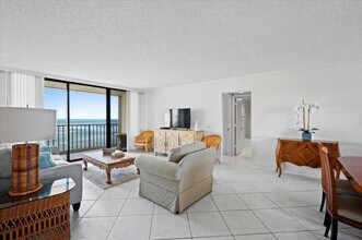 100 Ocean Trail Way, Unit 1403 in Jupiter, FL - Foto de edificio - Building Photo