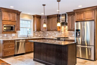 64 Kent Pl Blvd in Summit, NJ - Building Photo - Building Photo