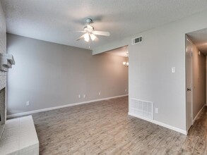 5725 Shadydell Dr in Fort Worth, TX - Foto de edificio - Building Photo