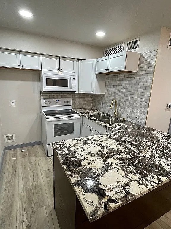 9827 Walnut St, Unit #N307 in Dallas, TX - Building Photo - Building Photo