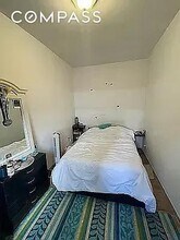 402 E 69th St in New York, NY - Building Photo - Building Photo