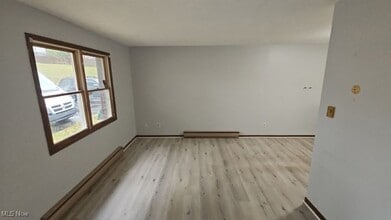 31 1/2 Elm St, Unit c1 in Struthers, OH - Building Photo - Building Photo