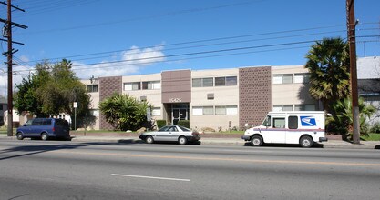 Parkwood Meadow in Van Nuys, CA - Building Photo - Building Photo