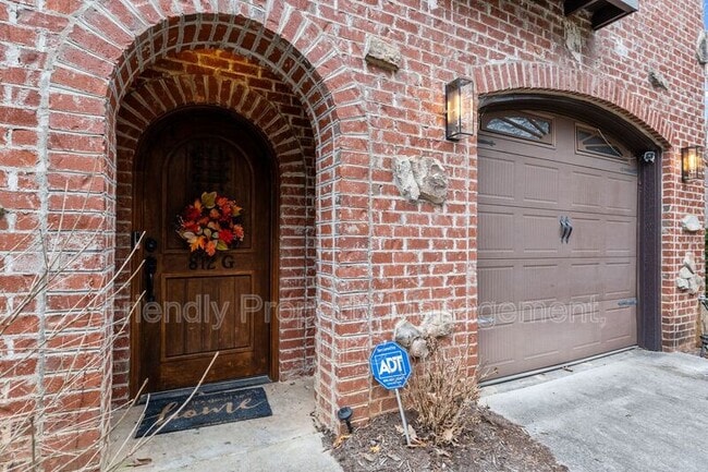 812 Pisgah Church Rd in Greensboro, NC - Building Photo - Building Photo