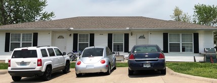 R & L Apartments in Monett, MO - Foto de edificio - Building Photo