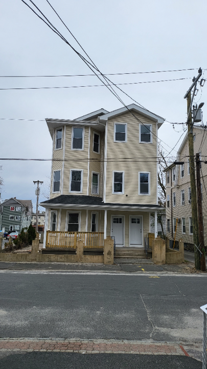 104 Fairmount St-Unit -UNIT 3 in Waterbury, CT - Building Photo