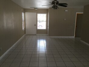 7108 Cornflower Dr in Las Vegas, NV - Building Photo - Building Photo