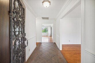 10 Pom Ct in Houston, TX - Building Photo - Building Photo