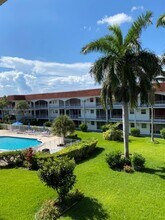 581 Blue Heron Dr in Hallandale Beach, FL - Building Photo - Building Photo