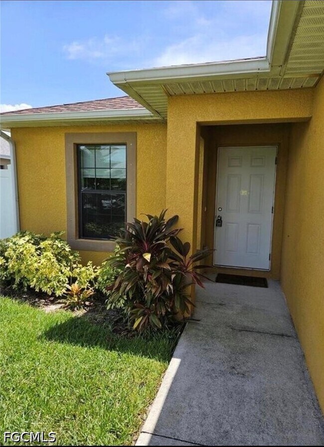 1630 SW 33rd Terrace in Cape Coral, FL - Building Photo - Building Photo