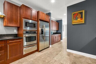 486 SW 5th St in Fort Lauderdale, FL - Foto de edificio - Building Photo