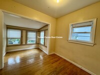 39 Adrian St, Unit 2 in Somerville, MA - Foto de edificio - Building Photo