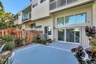 884 SE 19th Ave in Deerfield Beach, FL - Building Photo - Building Photo