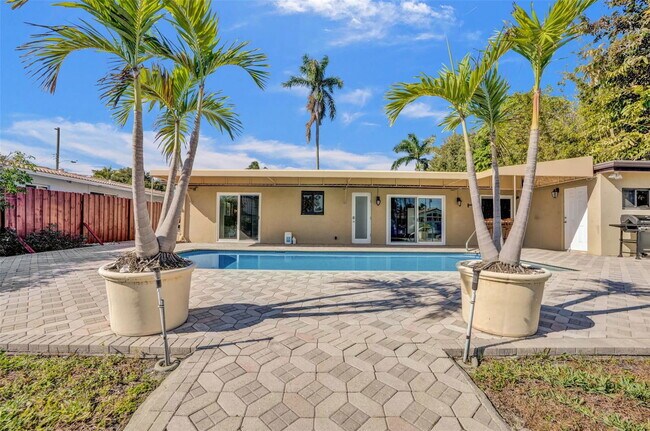 730 SE 3rd Terrace in Pompano Beach, FL - Building Photo - Building Photo