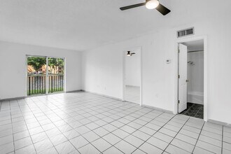 4707 NW 7th St, Unit 110 in Miami, FL - Building Photo - Building Photo