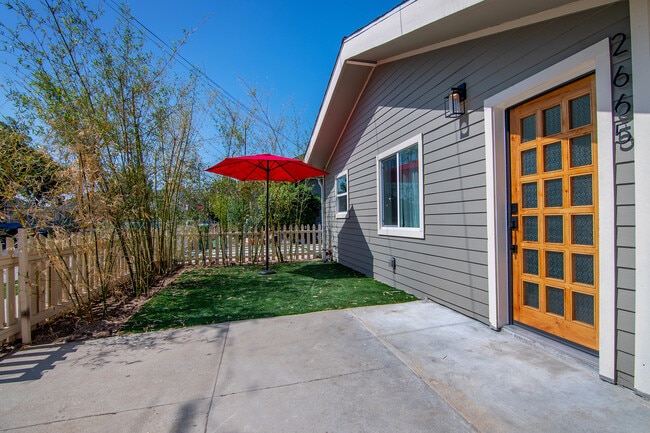 2665 S Catalina St in Los Angeles, CA - Building Photo - Building Photo