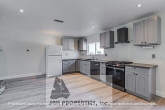 11875 Wisteria Ave in Fountain Valley, CA - Building Photo - Building Photo