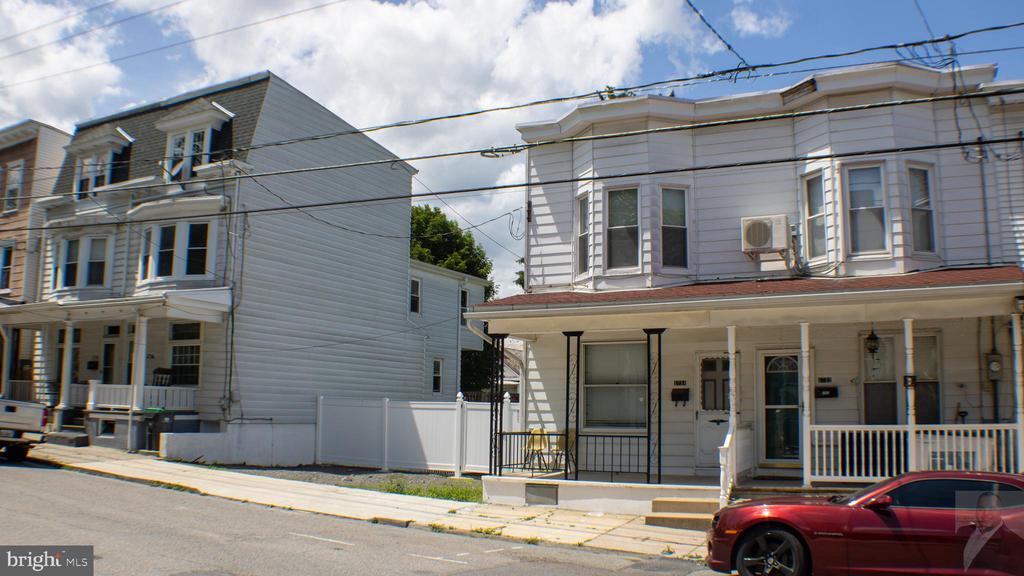 1734 W Norwegian St in Pottsville, PA - Building Photo