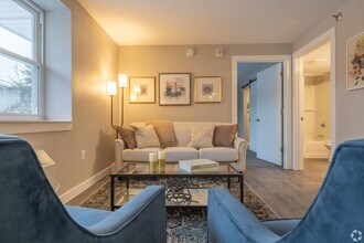 1616 W Bender Rd, Unit 220 in Glendale, WI - Foto de edificio - Building Photo