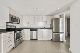 910 West Ave, Unit 1129 in Miami Beach, FL - Building Photo - Building Photo