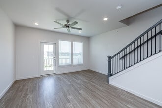 Willow Crossing Apartments in Centerton, AR - Building Photo - Interior Photo