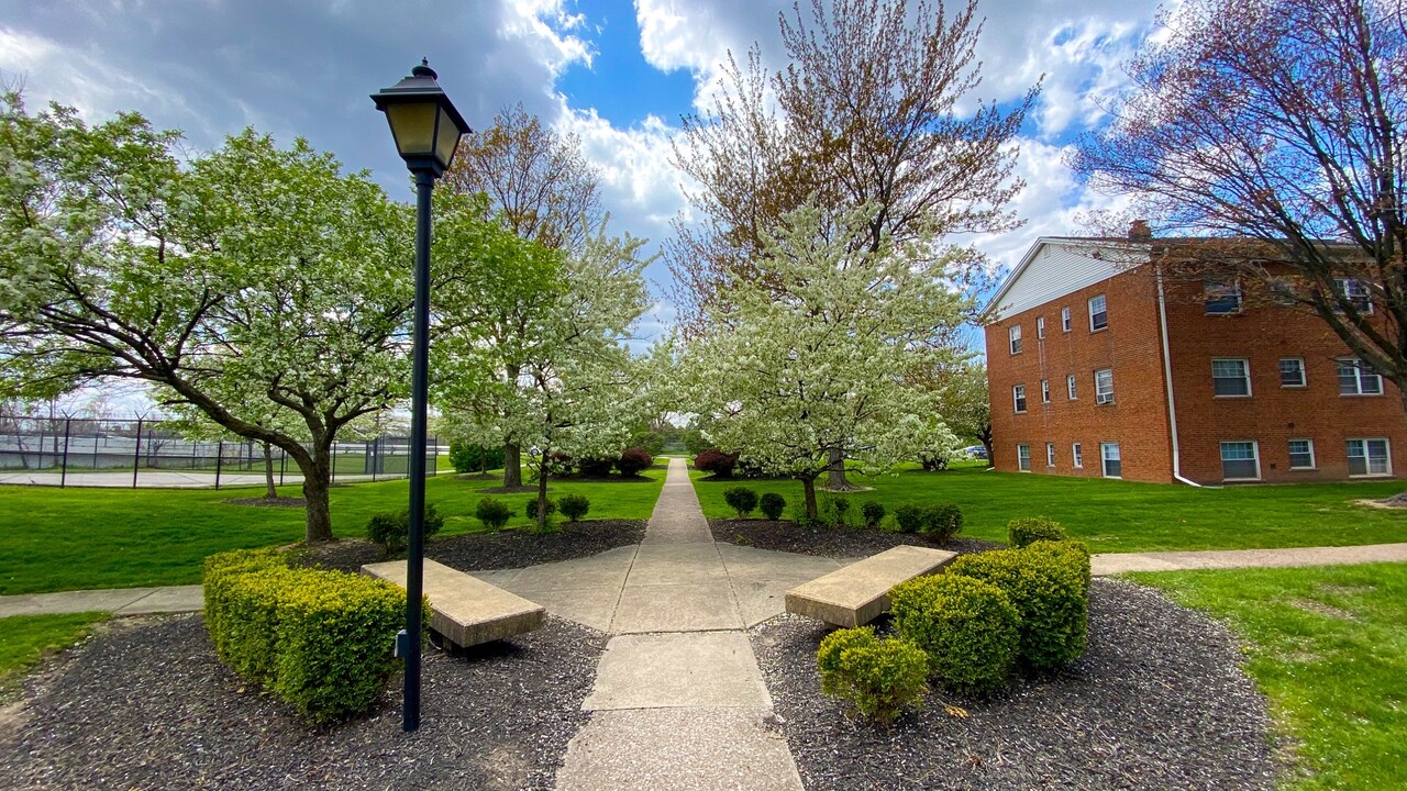 Broadview Gardens Apartments in Cleveland, OH - Building Photo