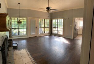 310 Elaine Dr in Woodville, TX - Building Photo