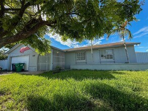 13237 SW 257th Terrace in Homestead, FL - Foto de edificio - Building Photo