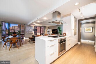 2020 Walnut St, Unit 14CD in Philadelphia, PA - Building Photo - Building Photo