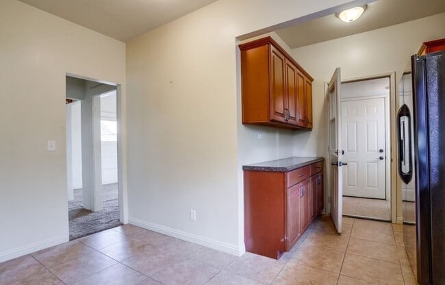 6826 Hollenbeck St in Huntington Park, CA - Foto de edificio - Building Photo