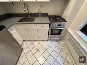 EAST 55 STREET, Unit 11B in New York, NY - Building Photo - Building Photo
